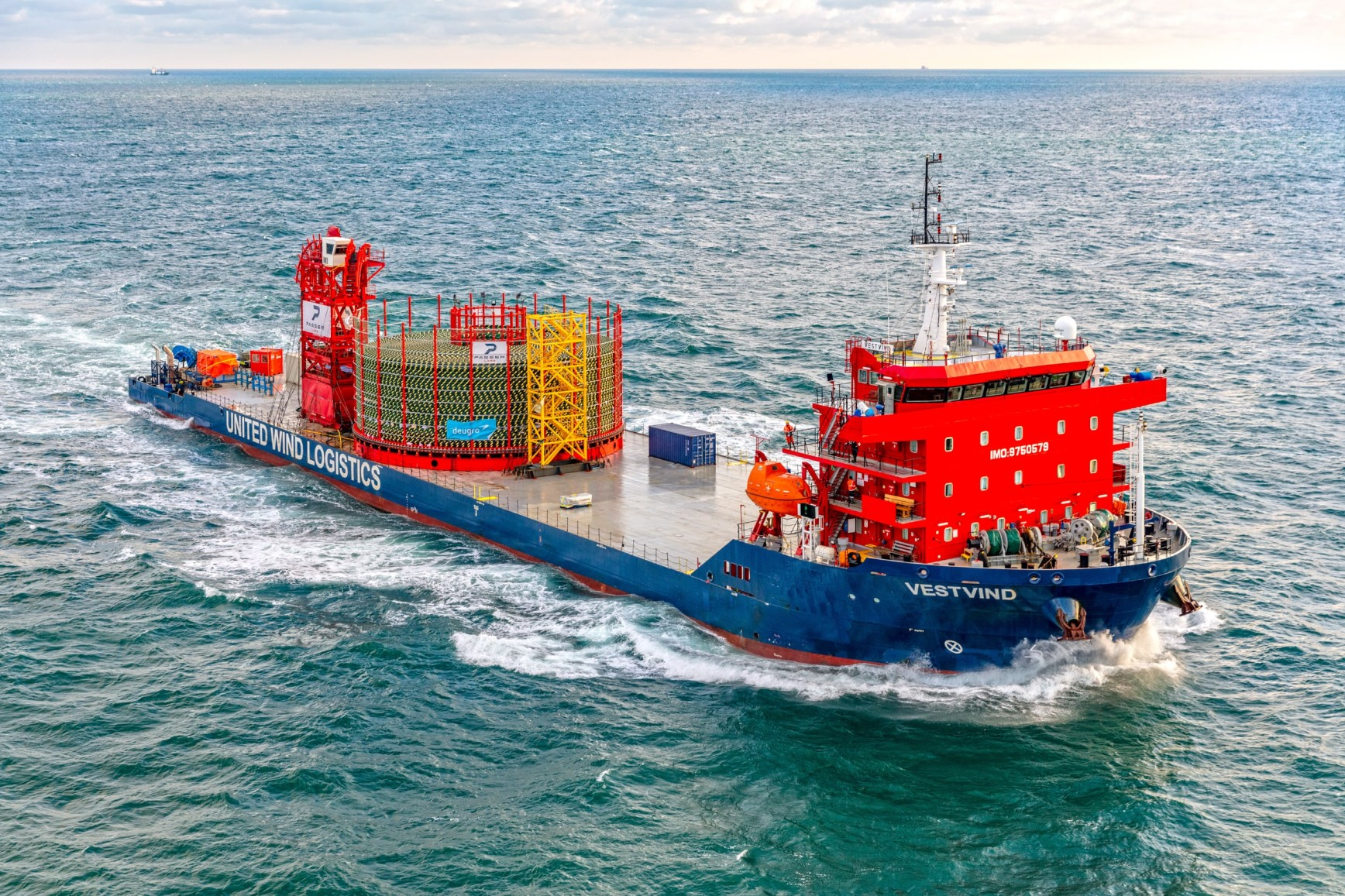 Heavy-lift deck carrier Vestvind transporting Prysmian subsea HVAC cables from Finland to Crete