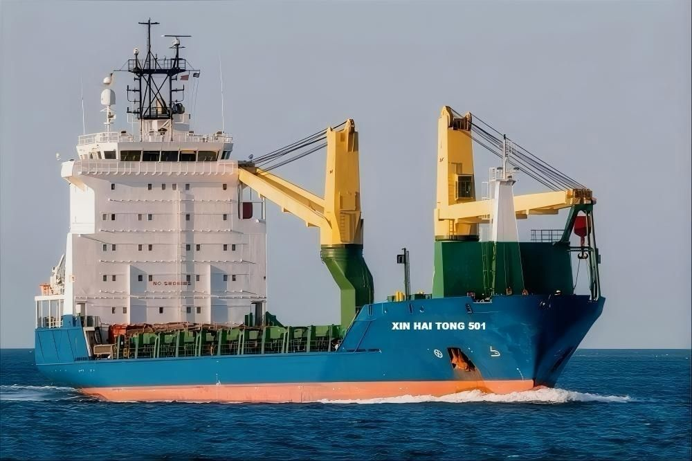 Heavy-lift vessel Xin Hai Tong 501 sailing under Fujian Highton Development fleet expansion