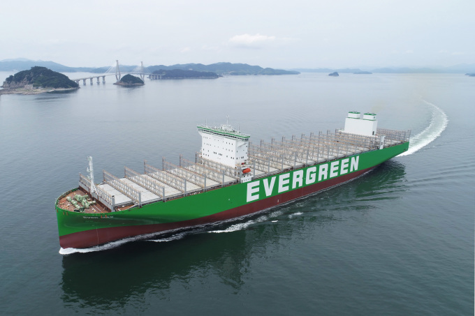 Evergreen container vessel equipped with Samsung’s AI autonomous navigation system crossing the Pacific