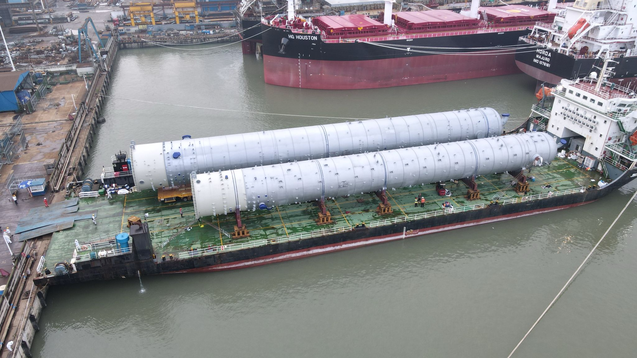 Heavy columns from Morimatsu being transported to Saudi Aramco’s Amiral Project in Jubail