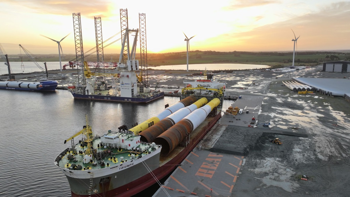 CS WIND Offshore completes final monopile load-out at Lindø on Boskalis vessel TRIUMPH