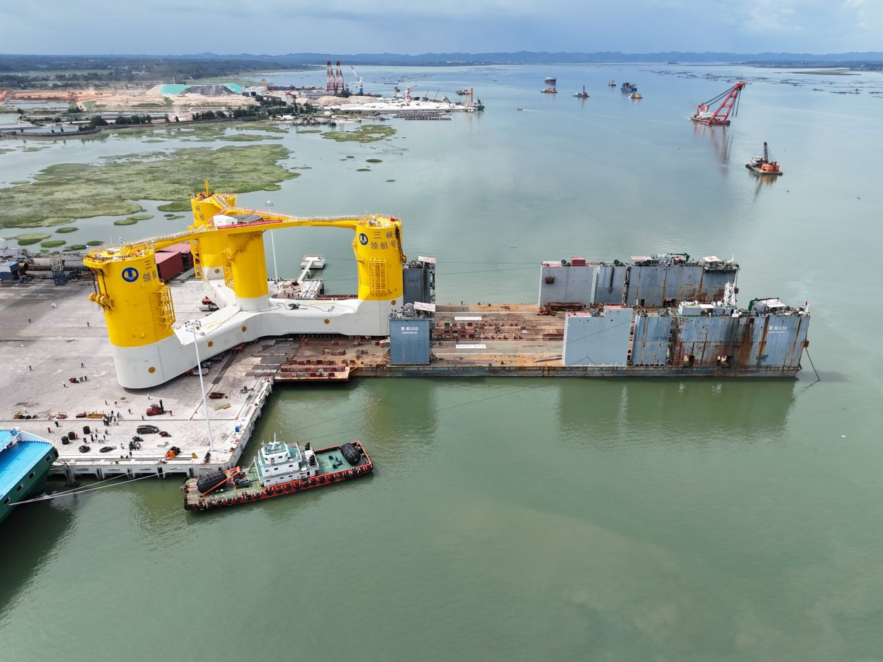 Floating wind foundation moved by SCHEUERLE SPMT