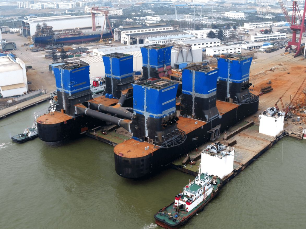 Vastwin SPMT rolling a 15,300 t offshore module before loading onto Boskalis Black Marli