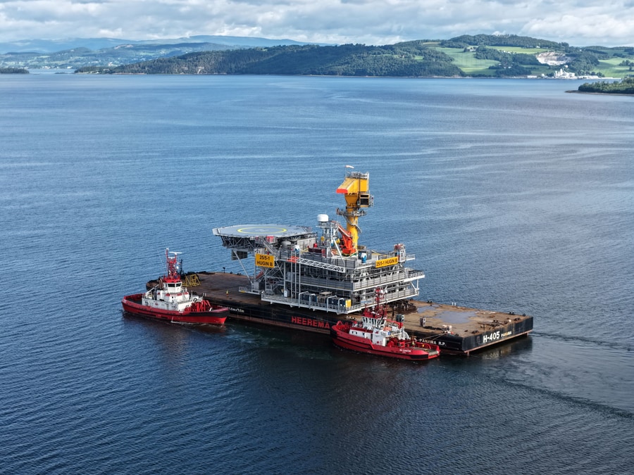 Aker Solutions Hugin B topside departing Verdal yard for the Yggdrasil project