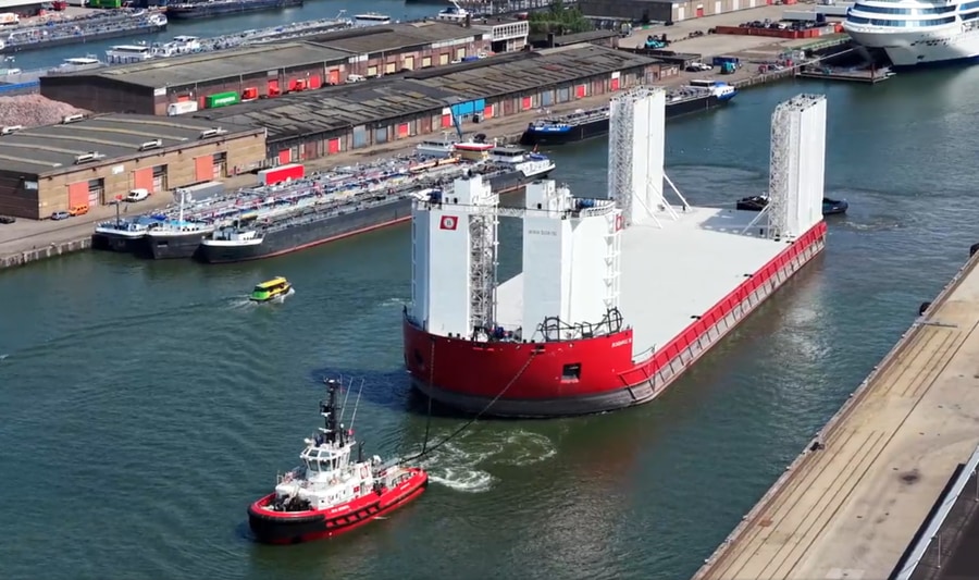 Boa Offshore BOABARGE 38 departing Rotterdam for a project in Italy