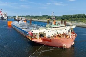 SAL Heavy Lift MV Luisa during float-on loading operation